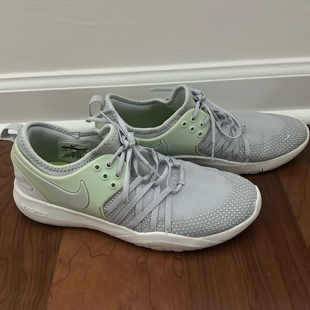 Women’s Nike Shoe Training Grey and Green Size 8